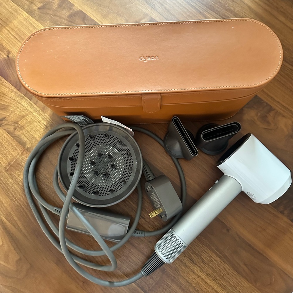 Dyson blowdryer